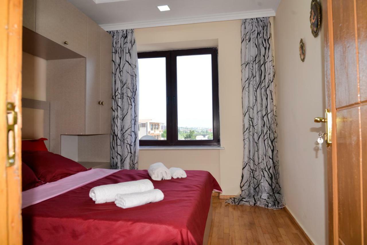 Anastasia Apartment Кутаиси Екстериор снимка